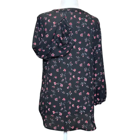 Yonett + Claire Top Size M Womens Black Floral Pink V-Neck Blouse Long Sleeve - Picture 2 of 8